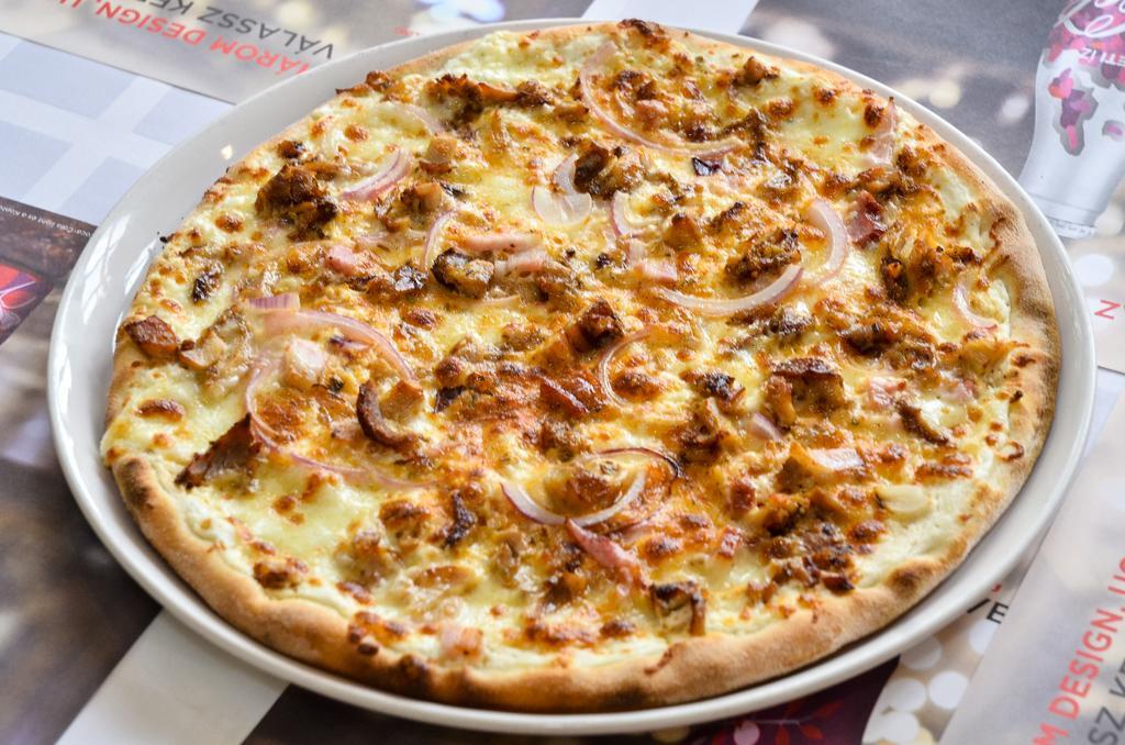 Clock Cafe Pizzeria Es Panzio Hotel ไฮจ์ดุสโซบอสโล ภายนอก รูปภาพ